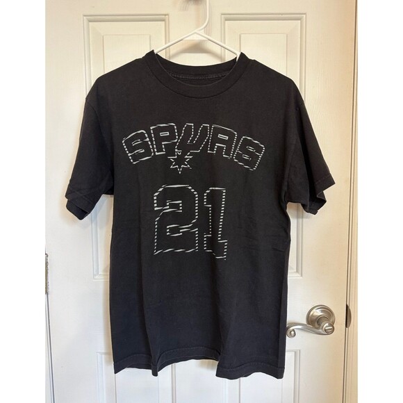 Spurs Tim Duncan tee shirt, size M - Picture 1 of 5